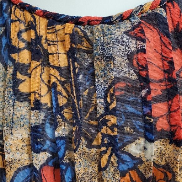 RW & Co Floral Halter Top Size S/P With Braided Neckline and Keyhole Back - Picture 3 of 9